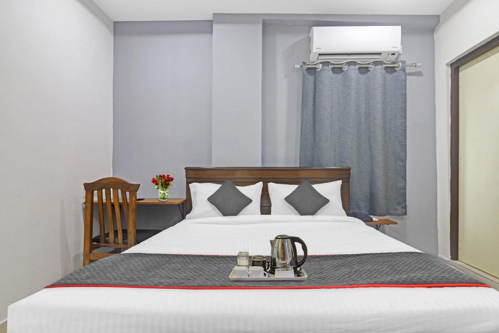 Super Townhouse Hitech City Madhapur Exterior foto
