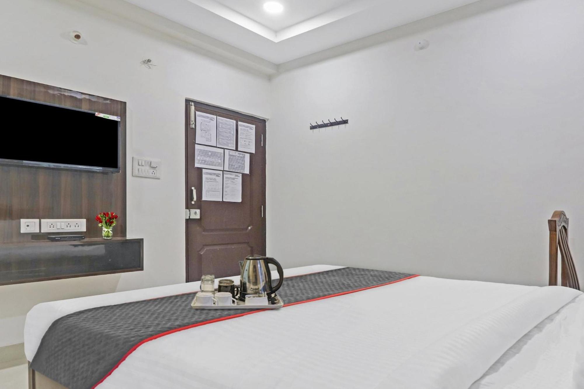 Super Townhouse Hitech City Madhapur Exterior foto