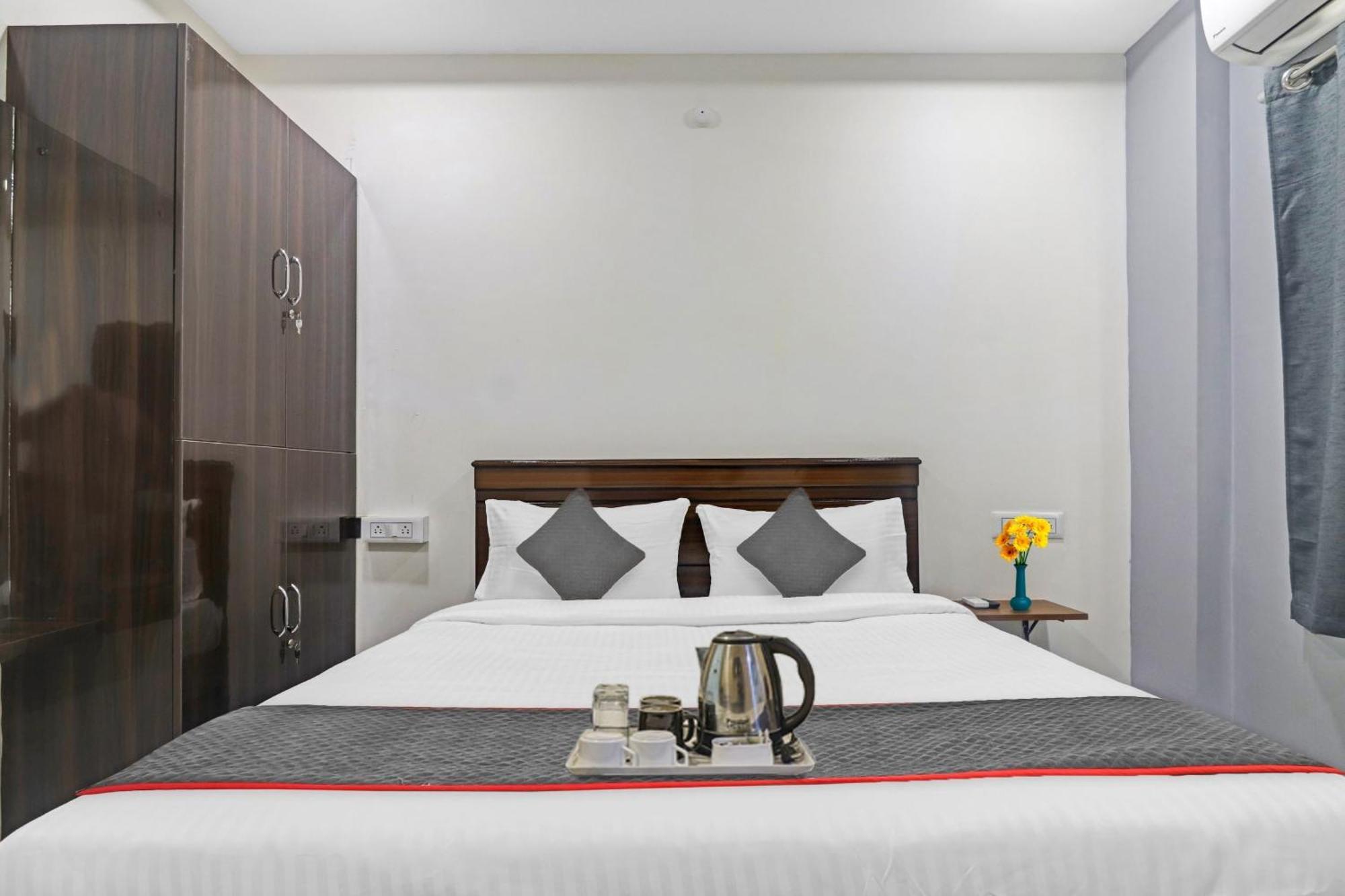 Super Townhouse Hitech City Madhapur Exterior foto