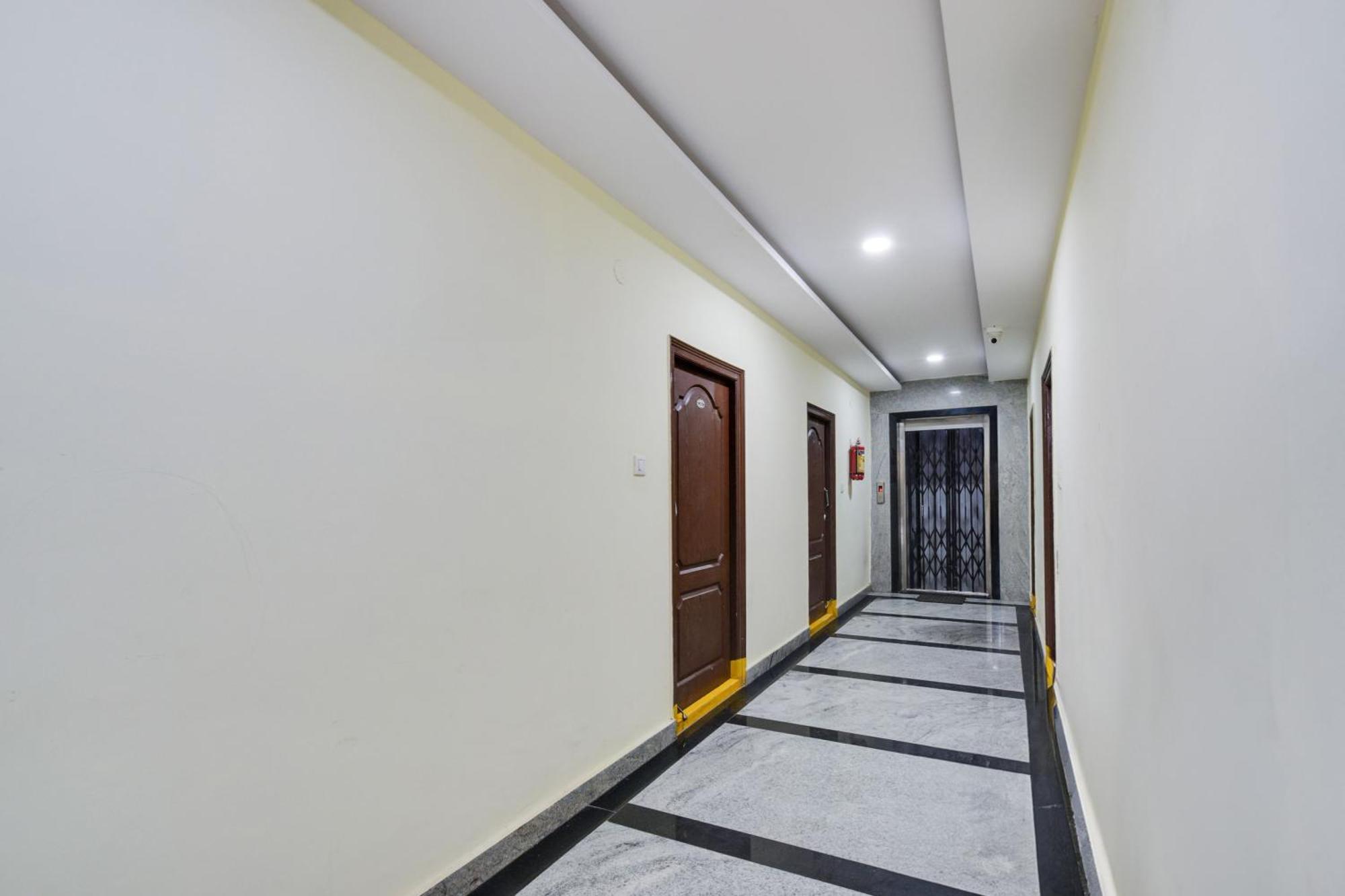 Super Townhouse Hitech City Madhapur Exterior foto