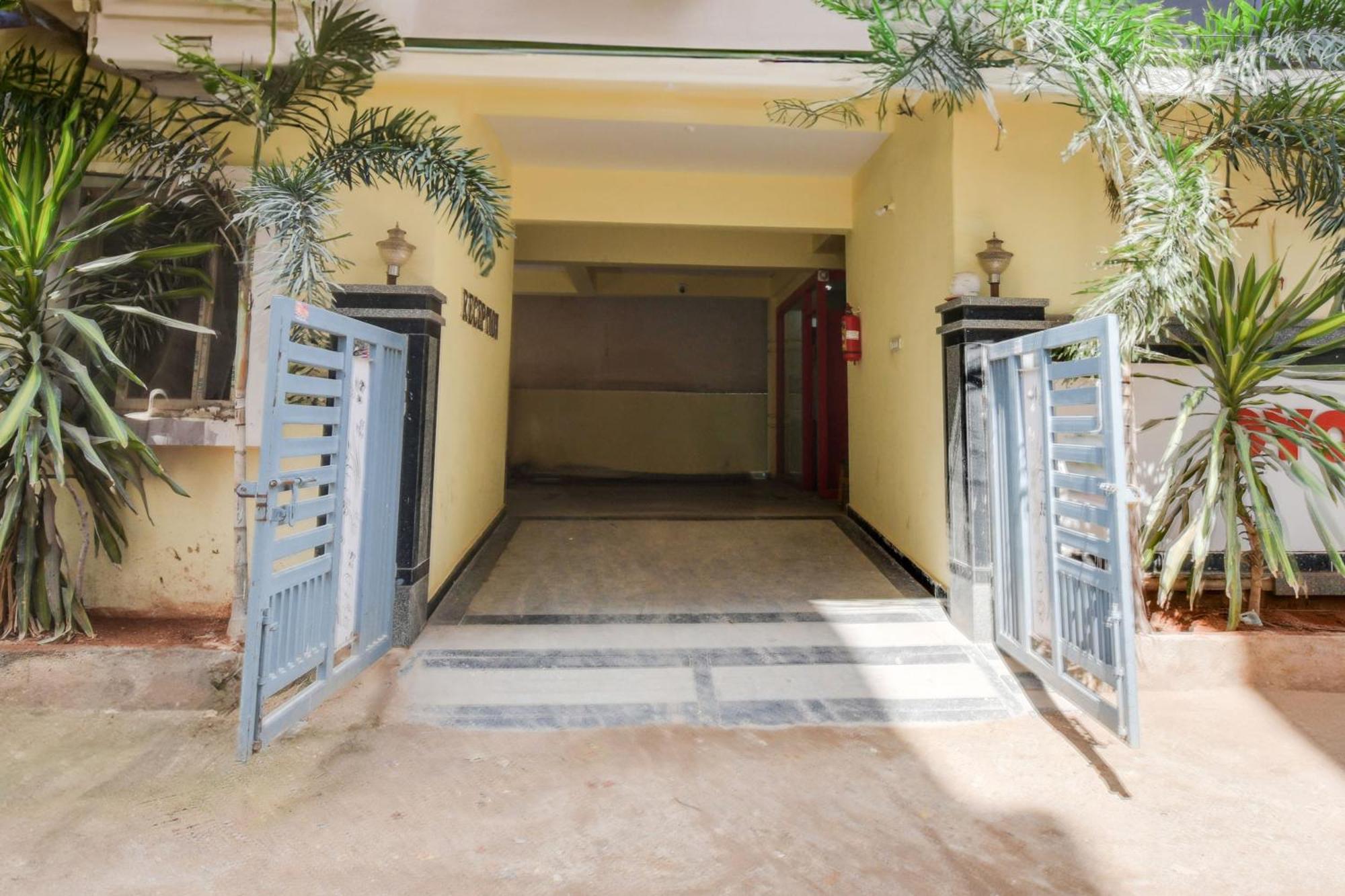 Super Townhouse Hitech City Madhapur Exterior foto